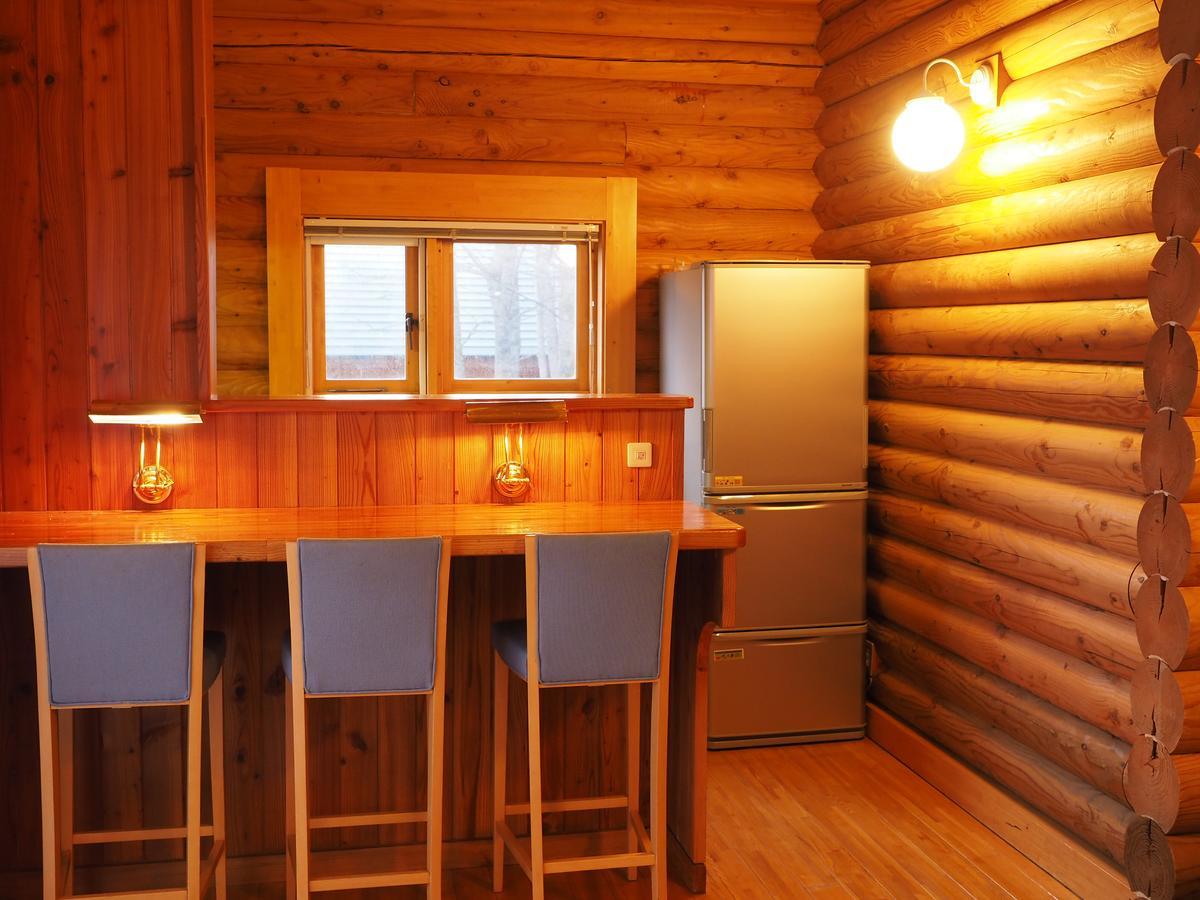 Log Hotel Larch Lake Kanayama Minamifurano Rum bild