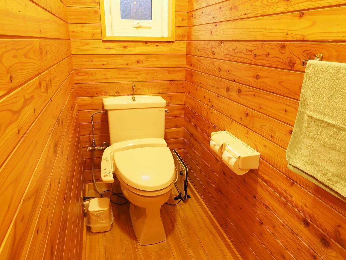 Log Hotel Larch Lake Kanayama Minamifurano Rum bild