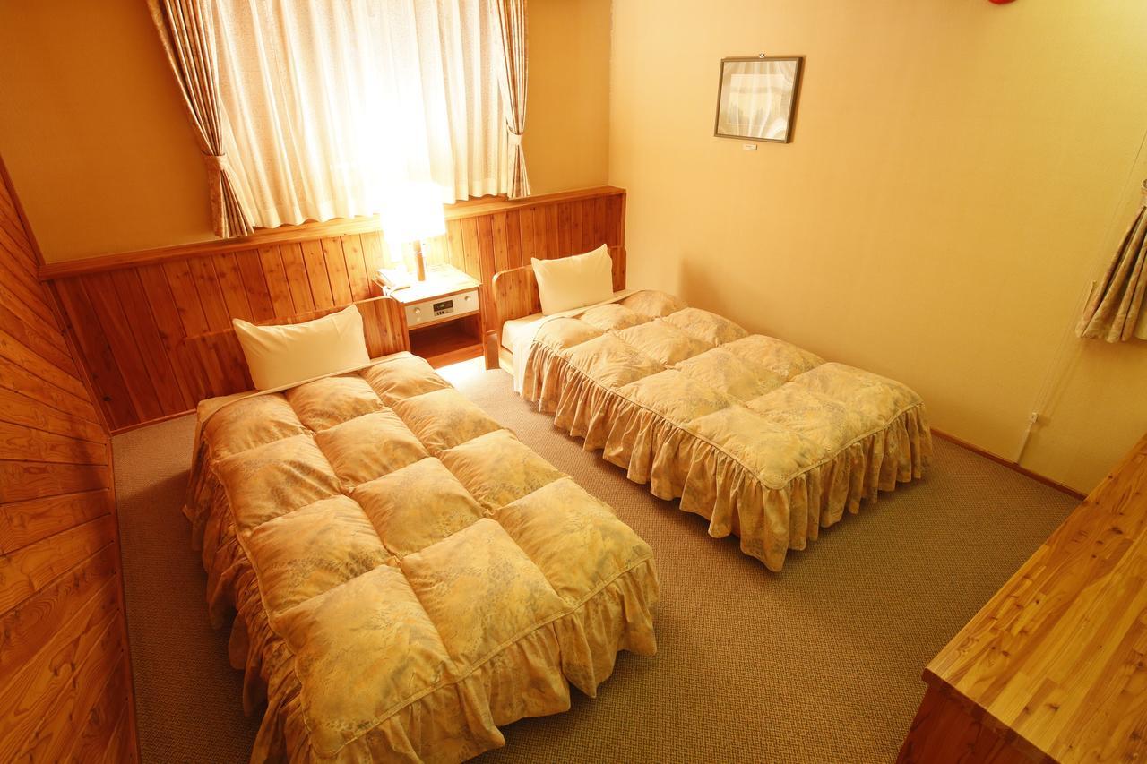 Log Hotel Larch Lake Kanayama Minamifurano Rum bild