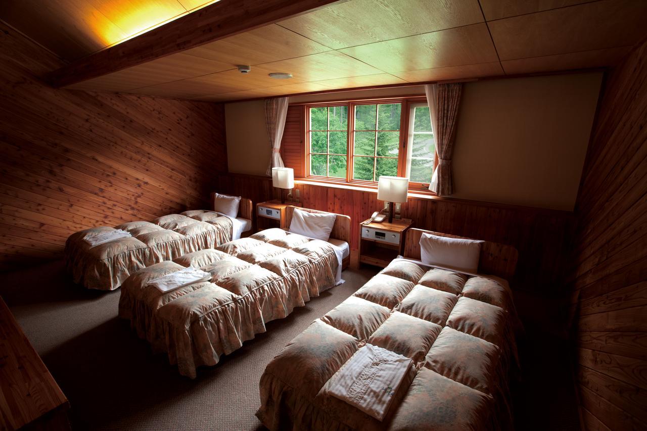 Log Hotel Larch Lake Kanayama Minamifurano Rum bild