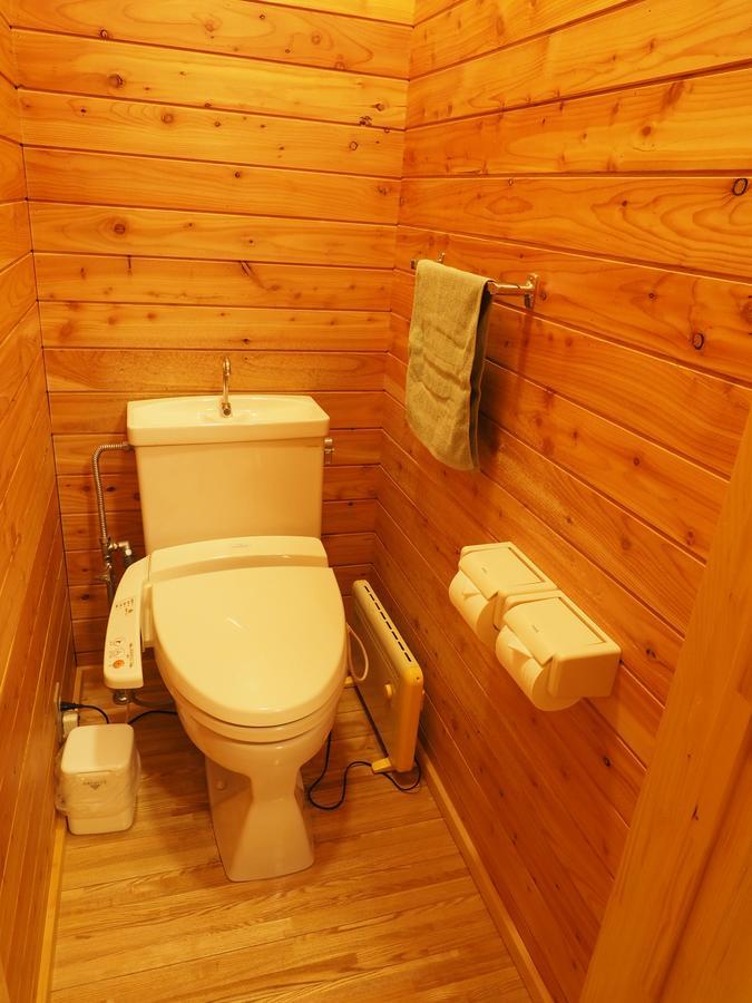 Log Hotel Larch Lake Kanayama Minamifurano Rum bild