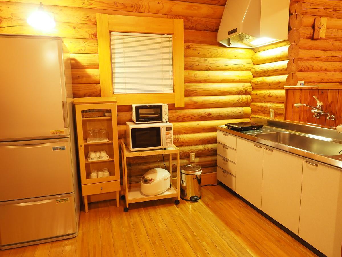 Log Hotel Larch Lake Kanayama Minamifurano Rum bild