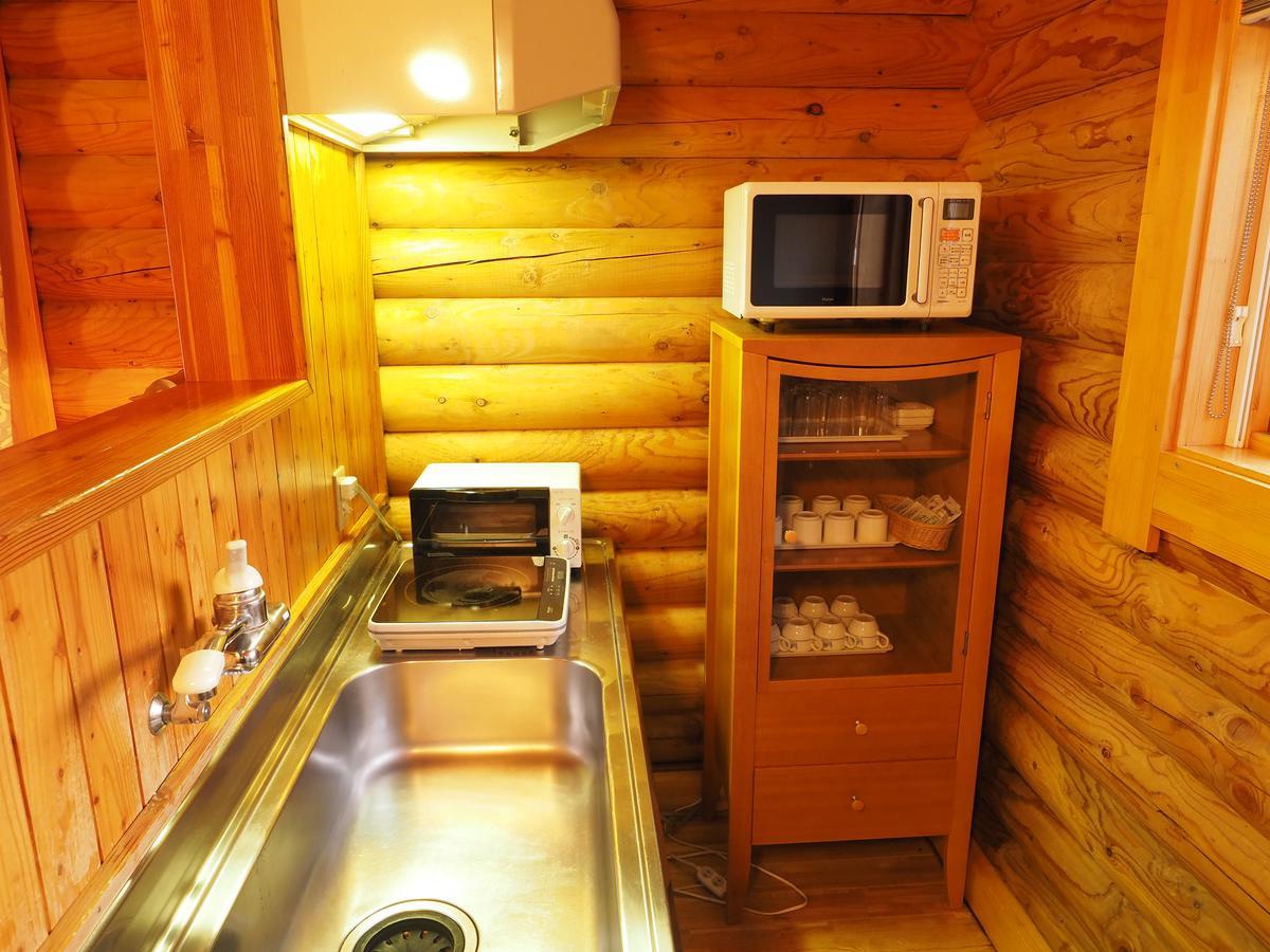 Log Hotel Larch Lake Kanayama Minamifurano Rum bild