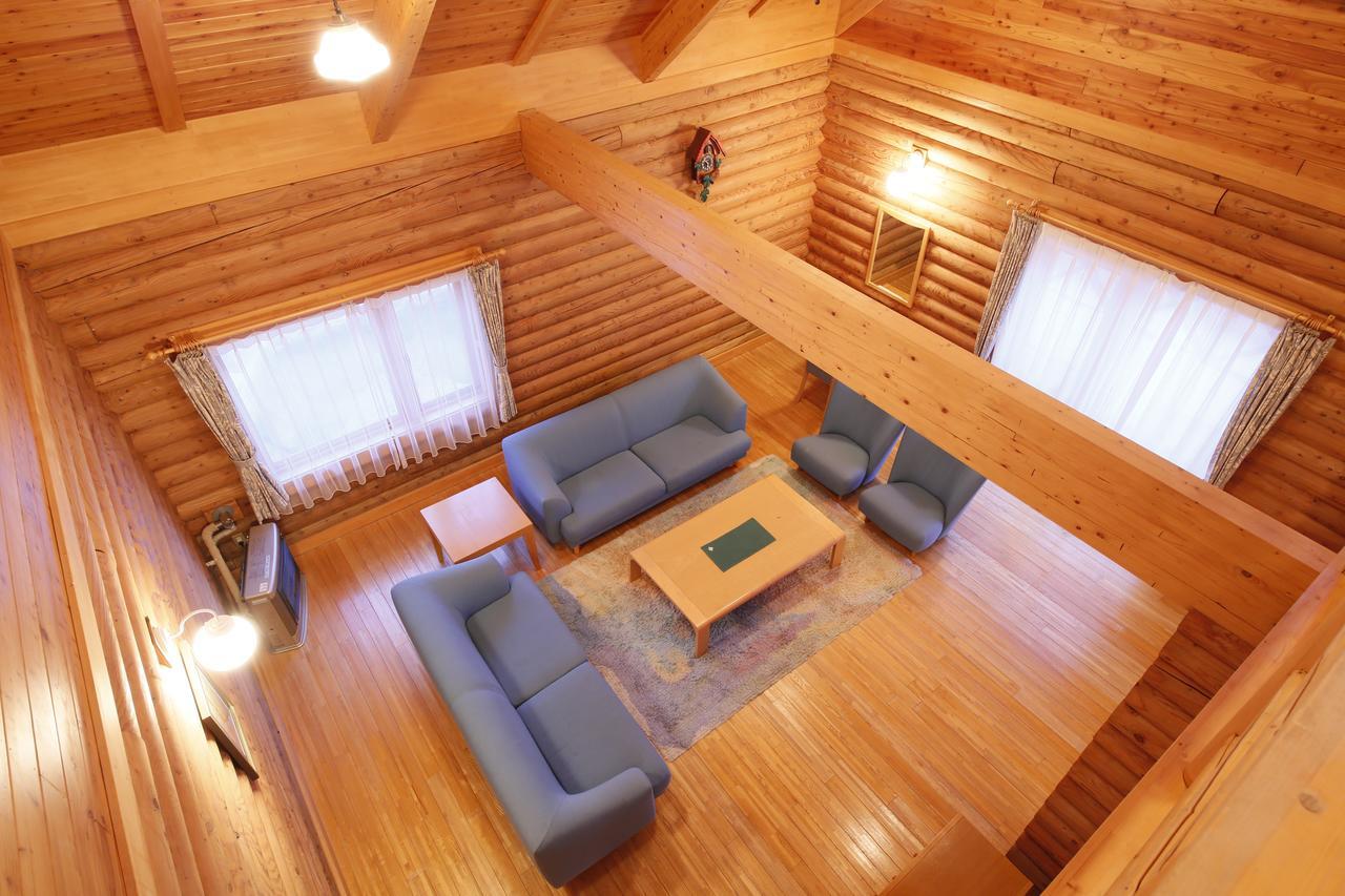 Log Hotel Larch Lake Kanayama Minamifurano Rum bild