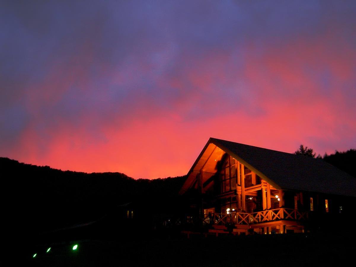 Log Hotel Larch Lake Kanayama Minamifurano Exteriör bild