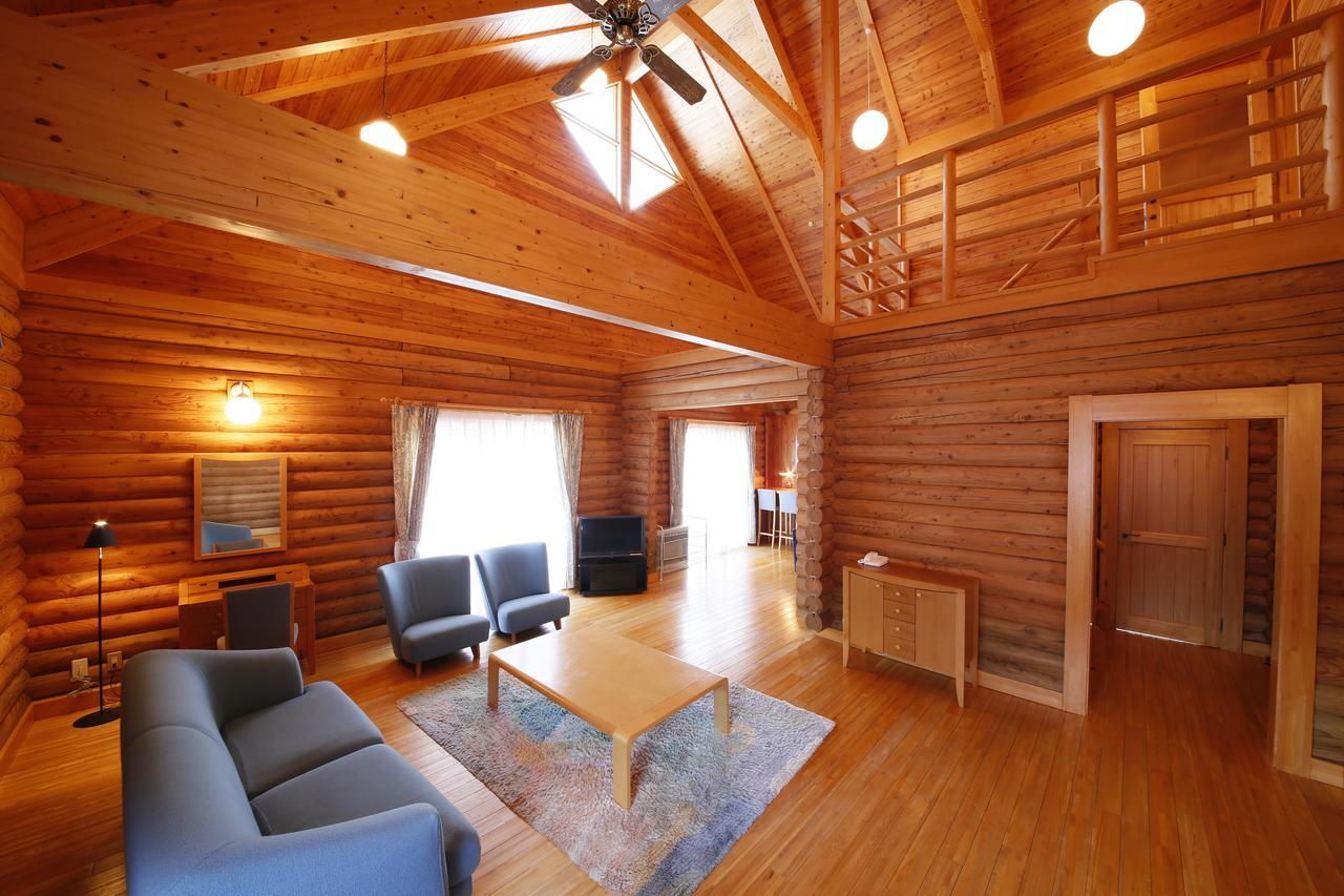 Log Hotel Larch Lake Kanayama Minamifurano Exteriör bild