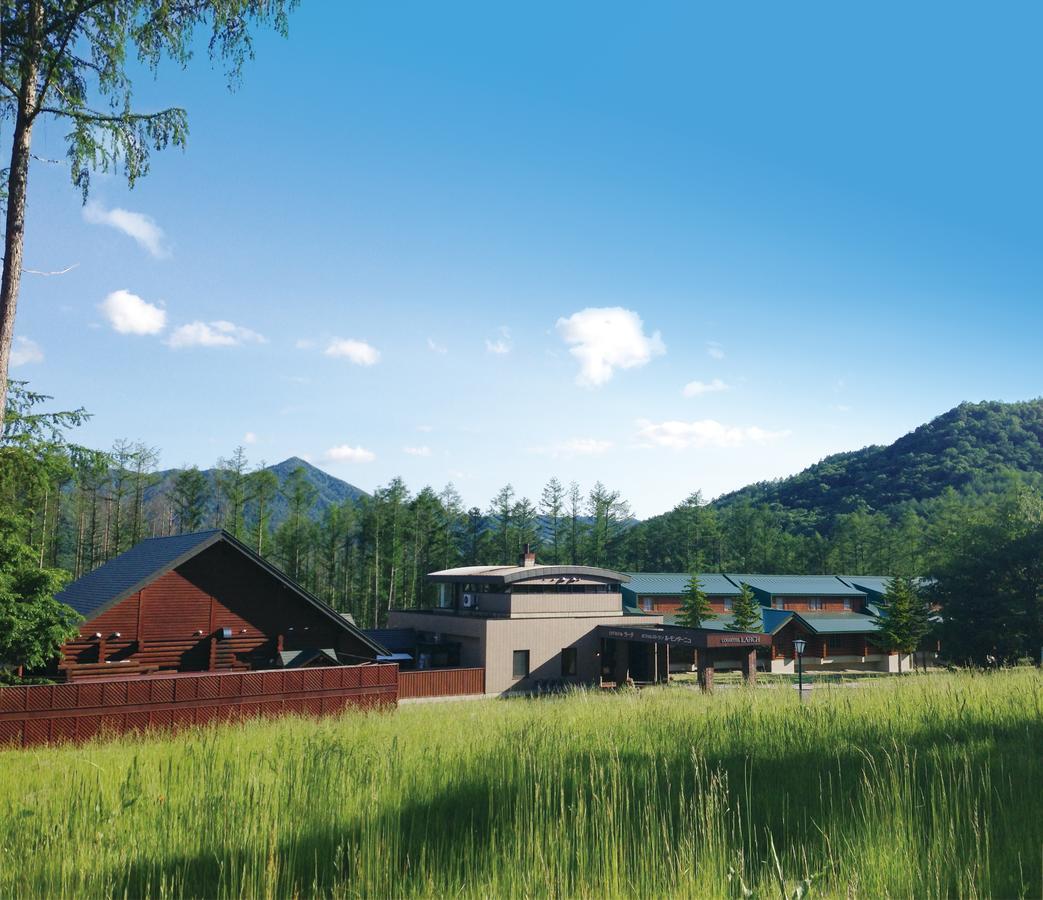 Log Hotel Larch Lake Kanayama Minamifurano Exteriör bild